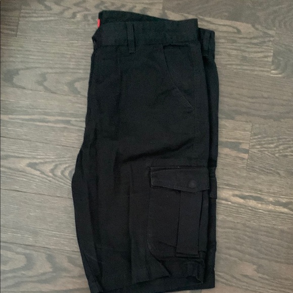 Guess Black Cargo Shorts Modern Design - Picture 5 of 5